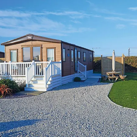 Coastal Retreat ルー