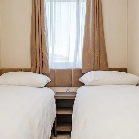 Coastal Retreat ルー